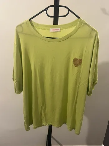Tee-shirt vert clair Taille unique.
