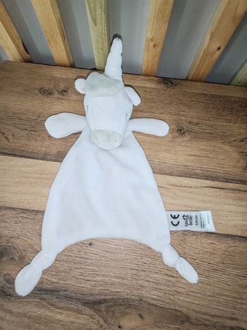 Licorne blanche sass et belle