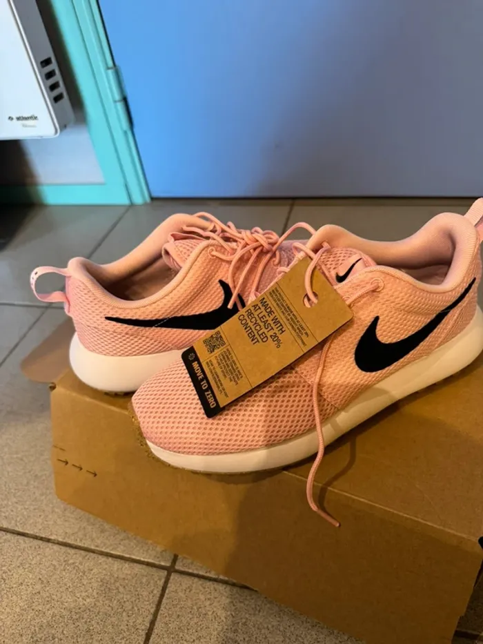 Nike rose - photo numéro 2