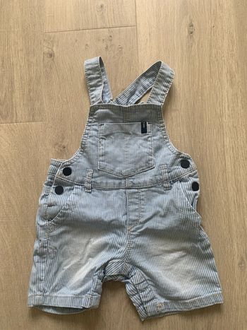 Salopette courte IKKS-18 mois en très bon état