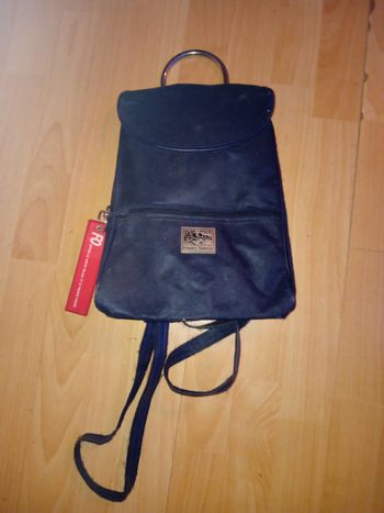 Petit sac 👜 avec un assez bon espace intérieur 