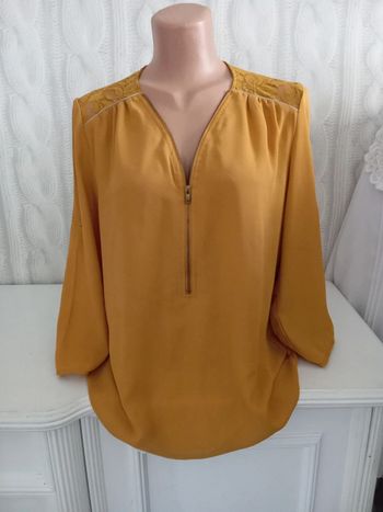 Blouse moutarde Gémo taille 44 dentelle