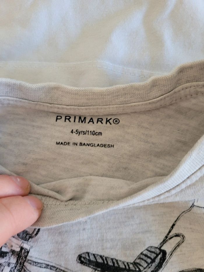 Lot de 4 t-shirts manches longues et 1 manche courte taille 5ans - photo numéro 6