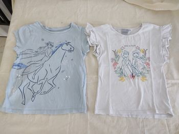 Lot 2 t-shirts Disney