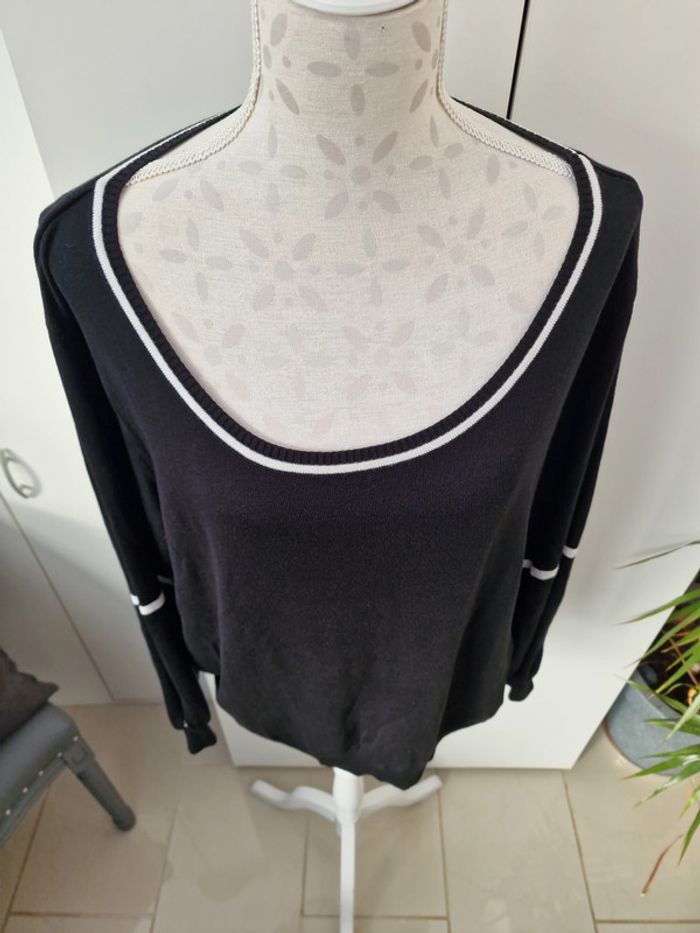 Haut Leger Noir Avec Bandes Blanches Bras Dénudés - photo numéro 2
