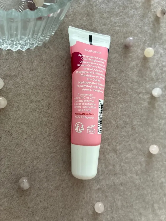 Baume à lèvres nacré cerise de Trew - photo numéro 4