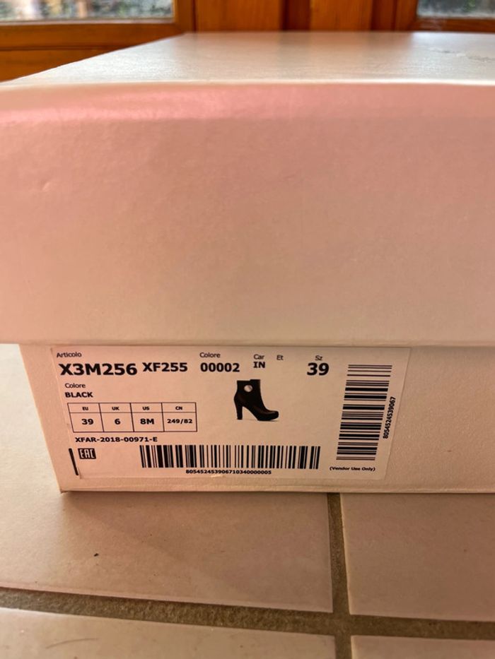 Emporio Armani Bottines noire taille 39 - photo numéro 15