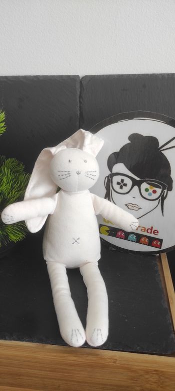 doudou lapin  Petit Bateau peluche ecume blanc gris rose croix moustache coeur