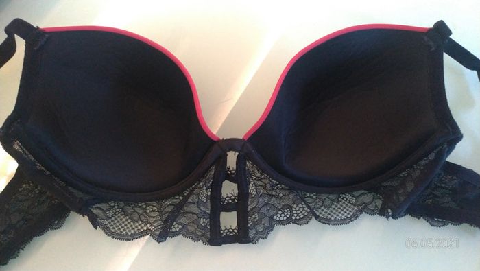 Soutien gorge rouge et noir dentelle - photo numéro 8