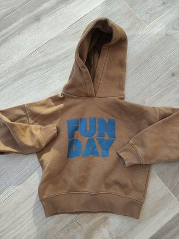 Pull tape à l'oeil 10ans très bon état 