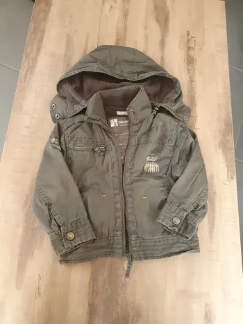 Veste kaki à capuche