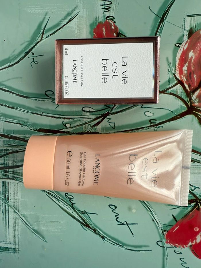 Lot eau de parfum et gel douche La vie est belle - photo numéro 2