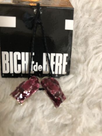 Boucles d’oreilles de créateur biche de bere « cassis » à clips NEUVES