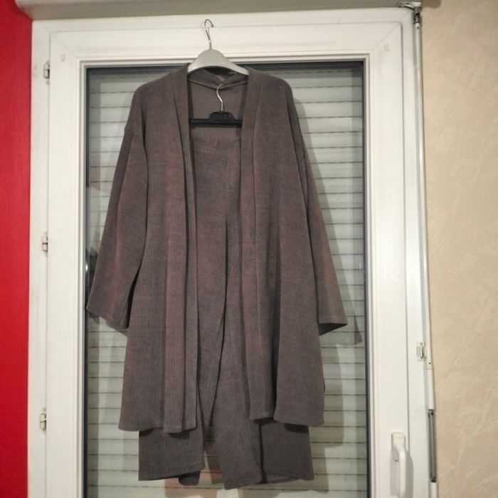 Ensemble,gilet et pantalon taille unique en très bon état