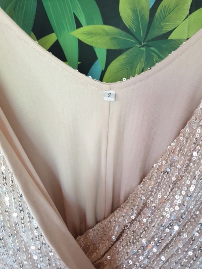 Robe cache coeur sequins - photo numéro 2