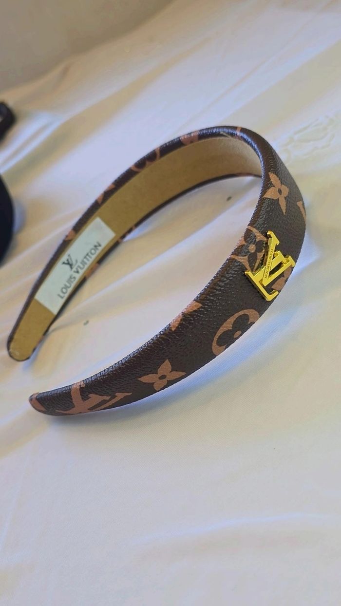 un accessoire de tête élégant et intemporel qui apporte une touche couture à n'importe quelle tenue. - photo numéro 5