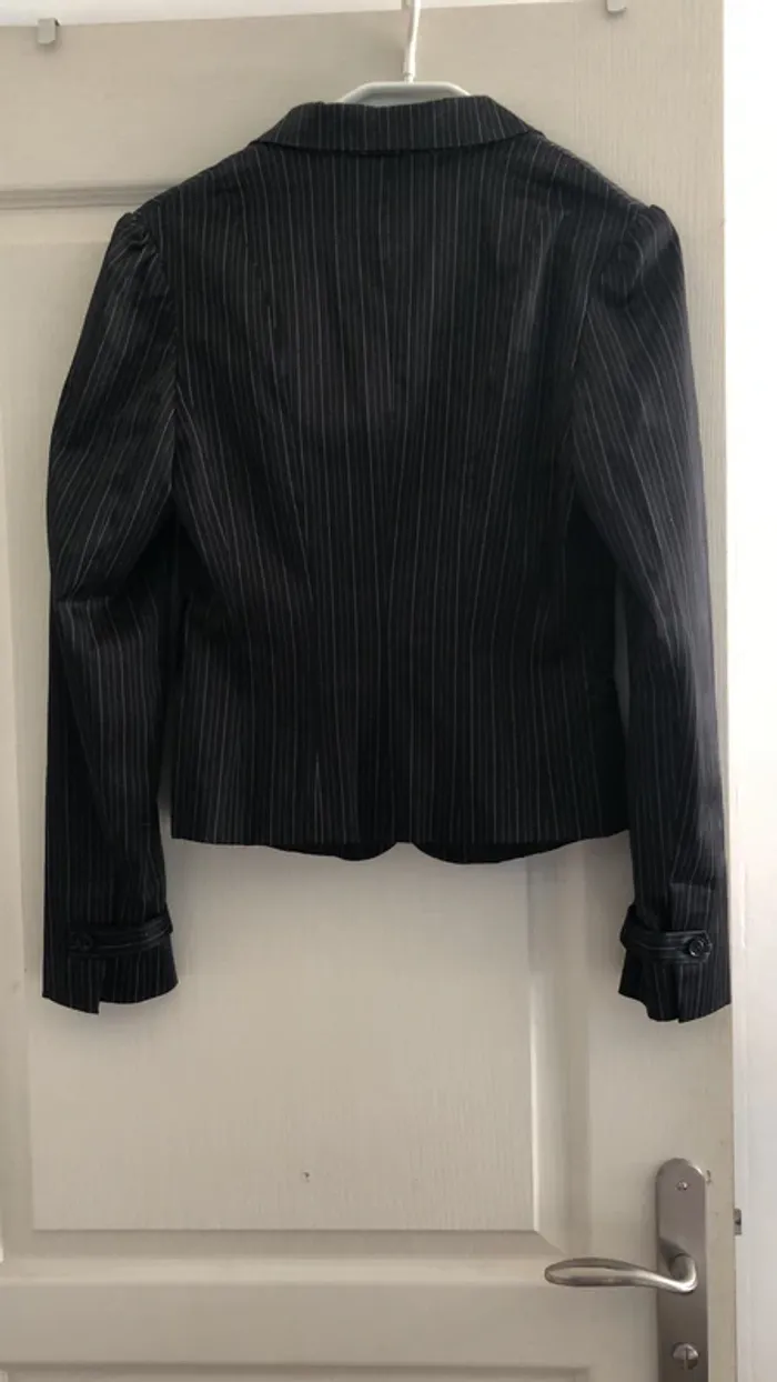 Veste noire - photo numéro 2
