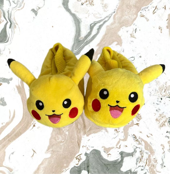 Chaussons hiver Pikatchu pointure 30 - photo numéro 2