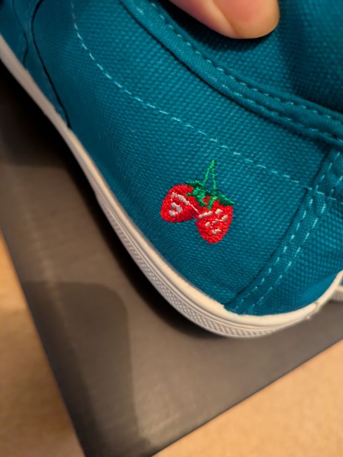 Tennis bleu turquoise neuve thème fraise - photo numéro 2