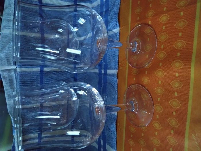 Ensemble de 4 gros Verres à vin - Comme Neufs