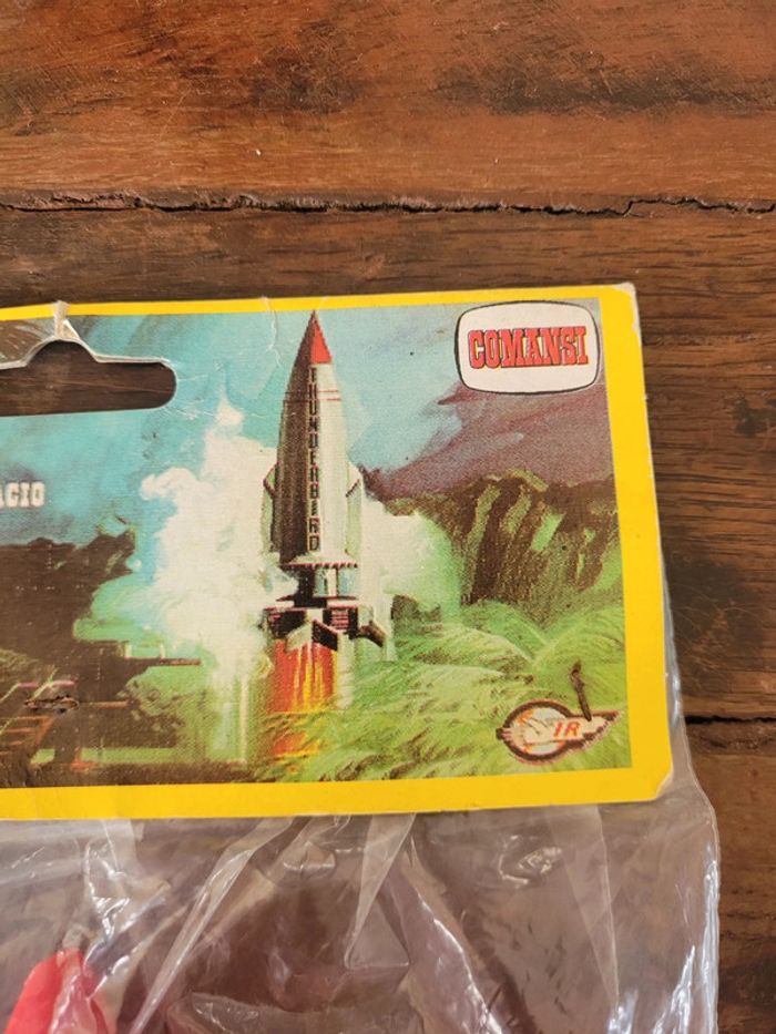 Vends lot de 12 thunderbirds vintage comansi dans leur emballage - photo numéro 4