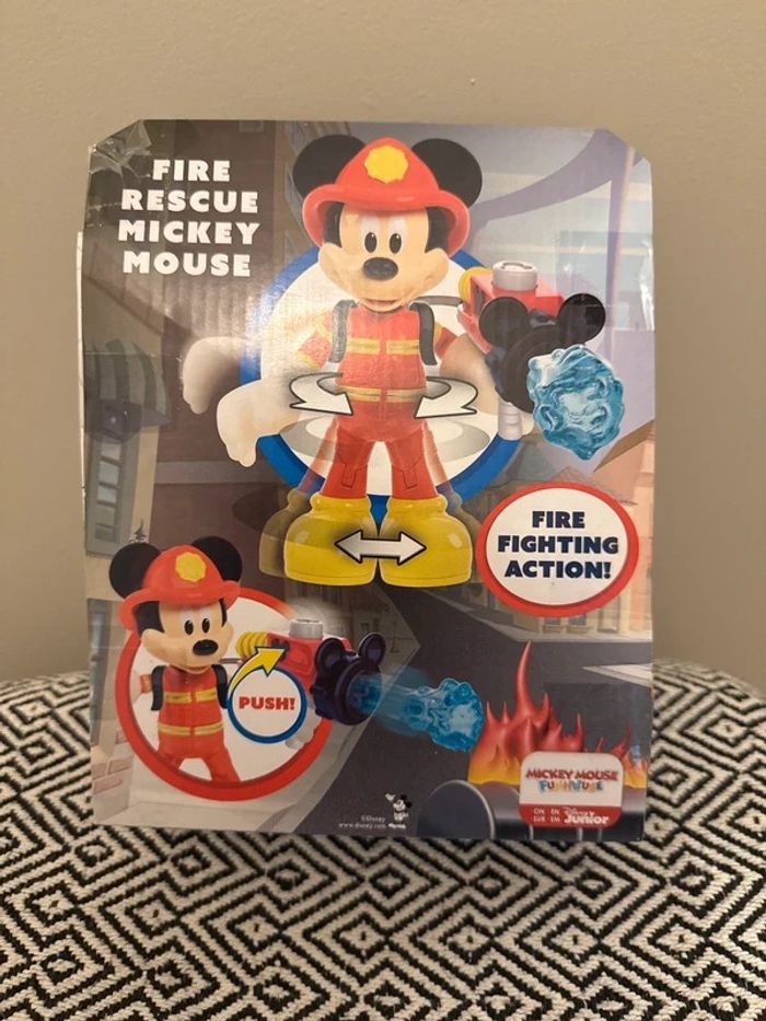 Giochi Preziosi Disney - Figurine articulée Mickey Pompier 15 cm - photo numéro 2
