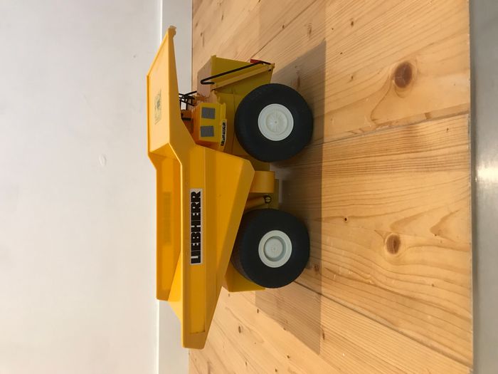 Camion de chantier à benne Liebherr - photo numéro 5