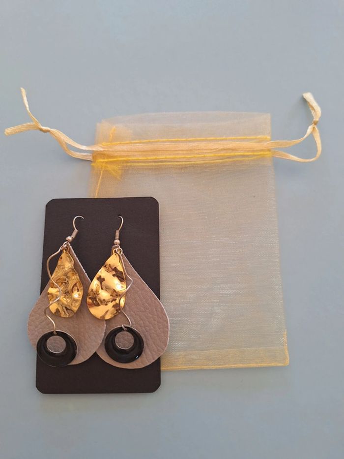 Boucles d'oreilles très légères - photo numéro 2
