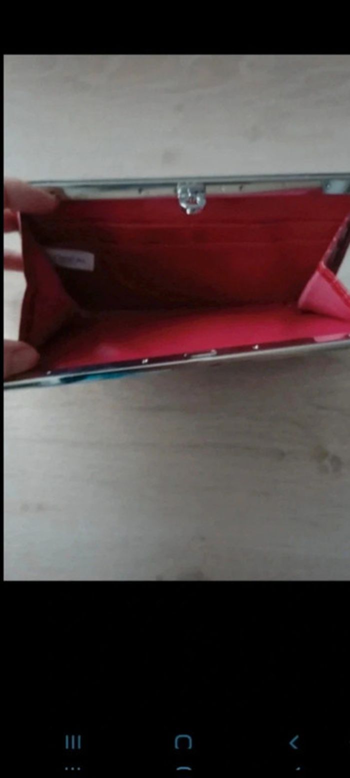 Très chic porte monnaie l oréal neuf - photo numéro 3