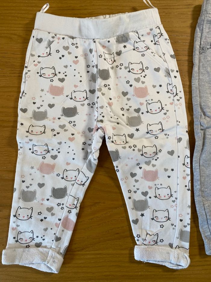 Baby Club Lot de 2 Pantalons blanc/gris Taille 12/18 mois - photo numéro 5