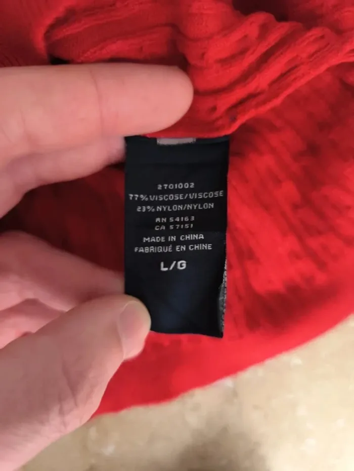 Joli pull Tommy Hilfiger taille L femme rouge, logo détaché et trou nuque - photo numéro 7