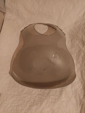 Bavoir semi rigide avec recupérateur