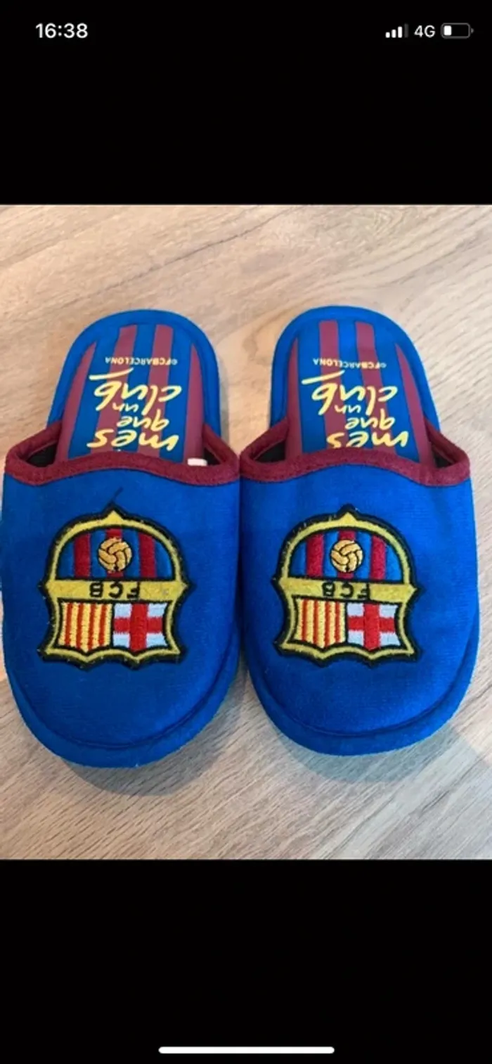 Chaussons FC Barcelone taille 29 - photo numéro 2