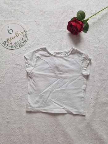 Tee shirt avec cerise sur l'épaule