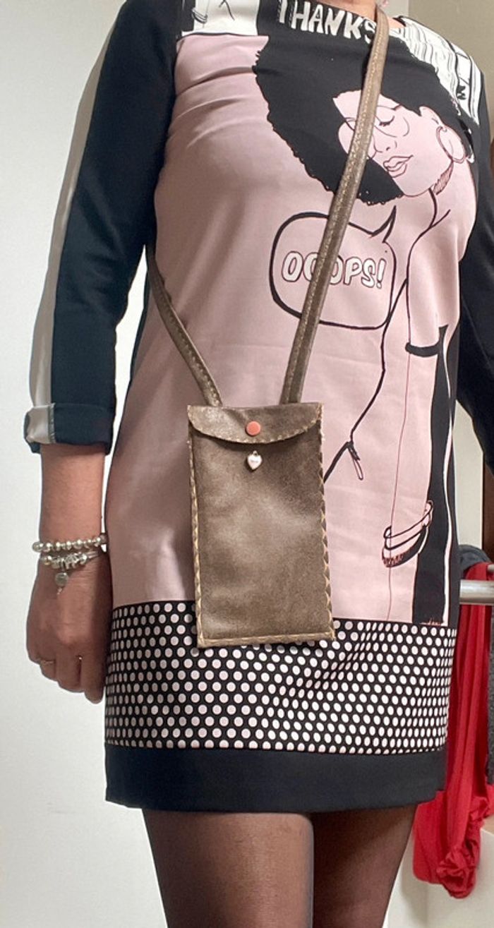 Joli pochette sac bandoulière pour 📞 portable neuve en suédine marron