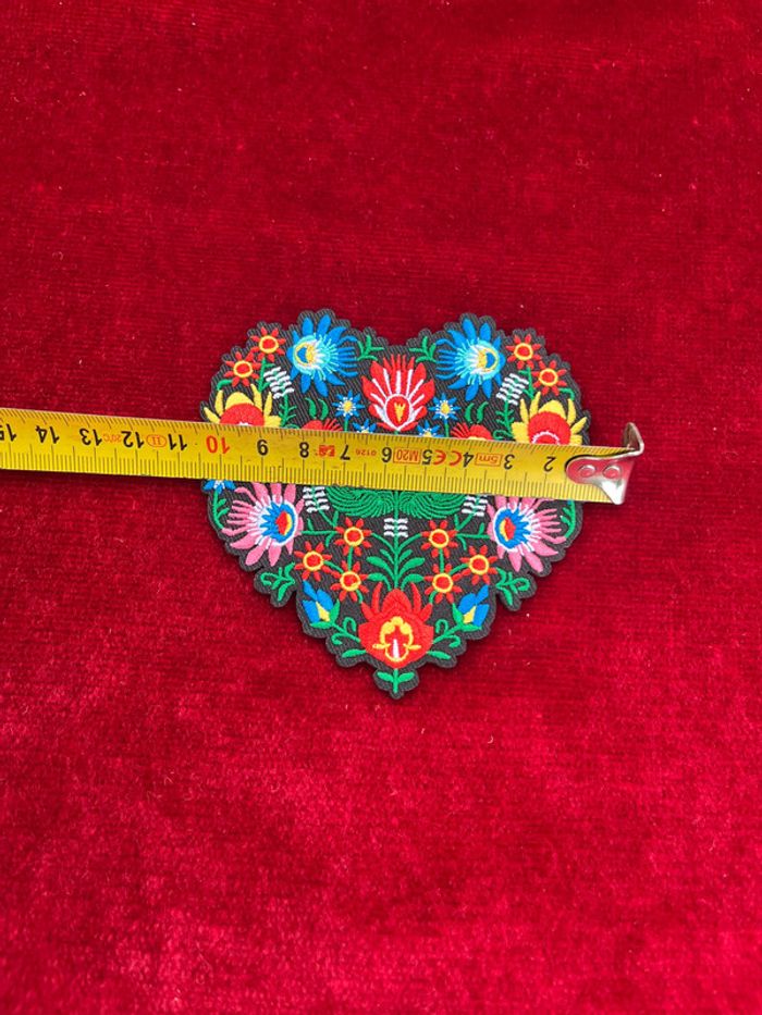 Écusson brodé cœur fleuri – style folklorique coloré - photo numéro 3