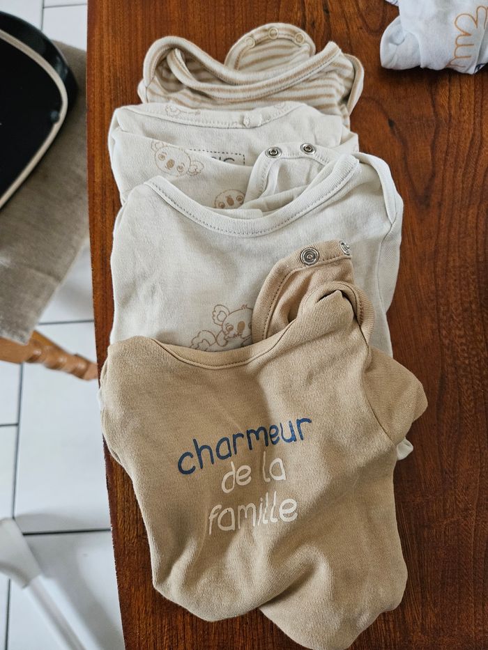 Lot de 4 body manche courte taille 1 an