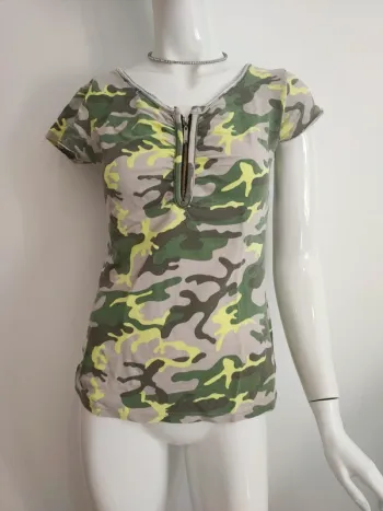 T-shirt motif camouflage, jaune/kaki/gris