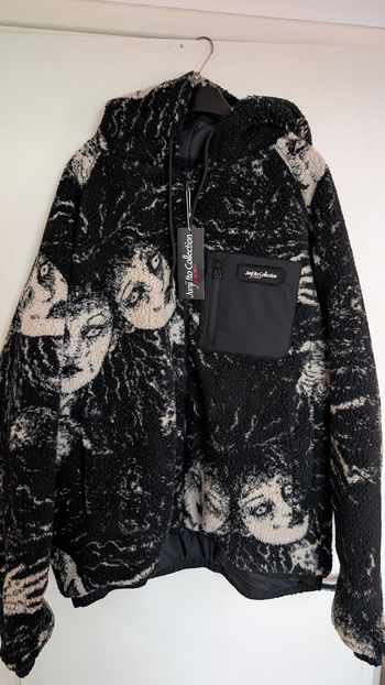 Veste neuve Xl collection limitée Junji Ito. Rare