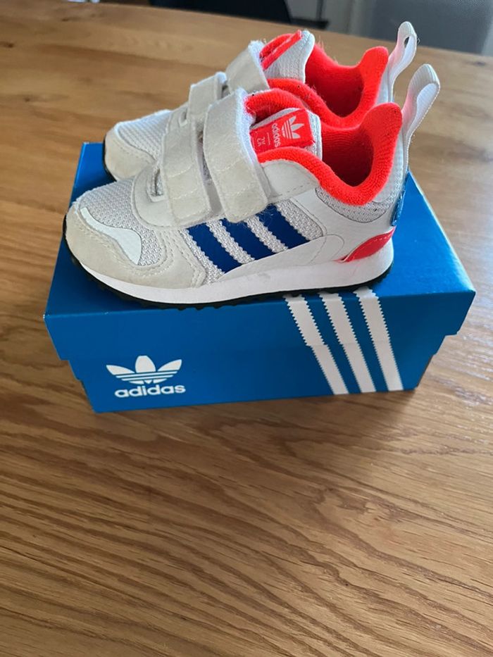 Baskets Adidas taille 21 - photo numéro 2