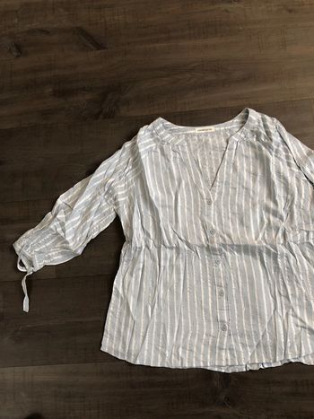 Blouse cache cache taille 38 bleu ciel rayée blanc et argenté