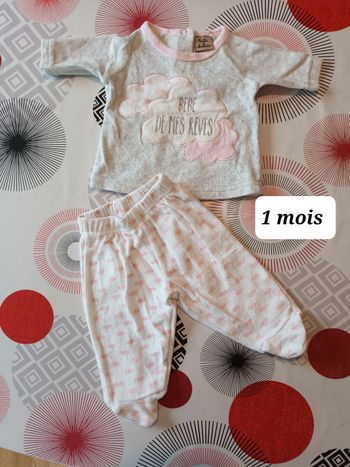 Tenue ensemble 👧 taille 1 mois