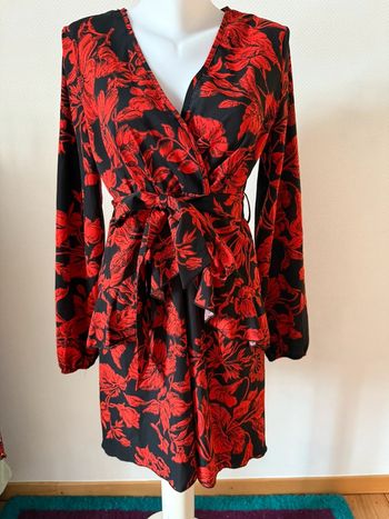 Robe noir et rouge en très bon état Shein taille M