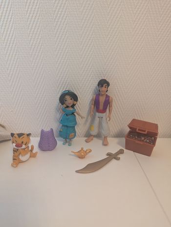 Figurine Disney little kingdom princesse Yasmine, Aladdin et Rajah