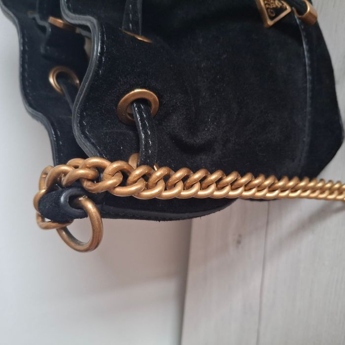 Sac seau noir Guess en simili velours – 100% vrai cuir - chaîne dorée - photo numéro 3