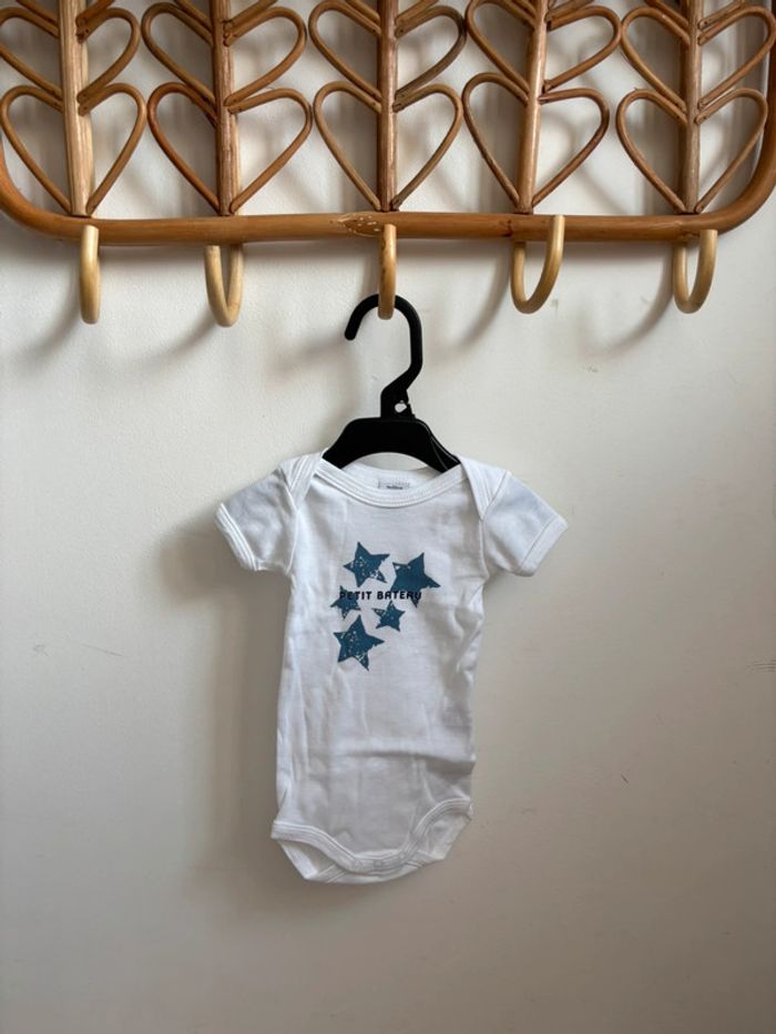 Lot 3 bodies blanc et bleu manches courtes Petit Bateau 3 mois - photo numéro 2