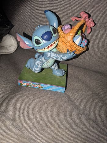 Figurine Stitch pâques