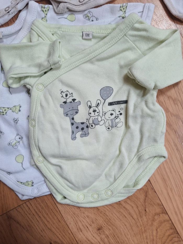 Lot de 6 bodies taille 0mois - photo numéro 4