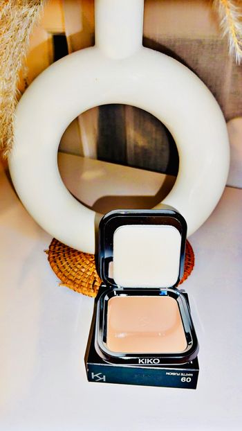 - [ ] Poudre Matte Fusion Poudre compacte au fini mat naturel Numéro 9 Vanilla