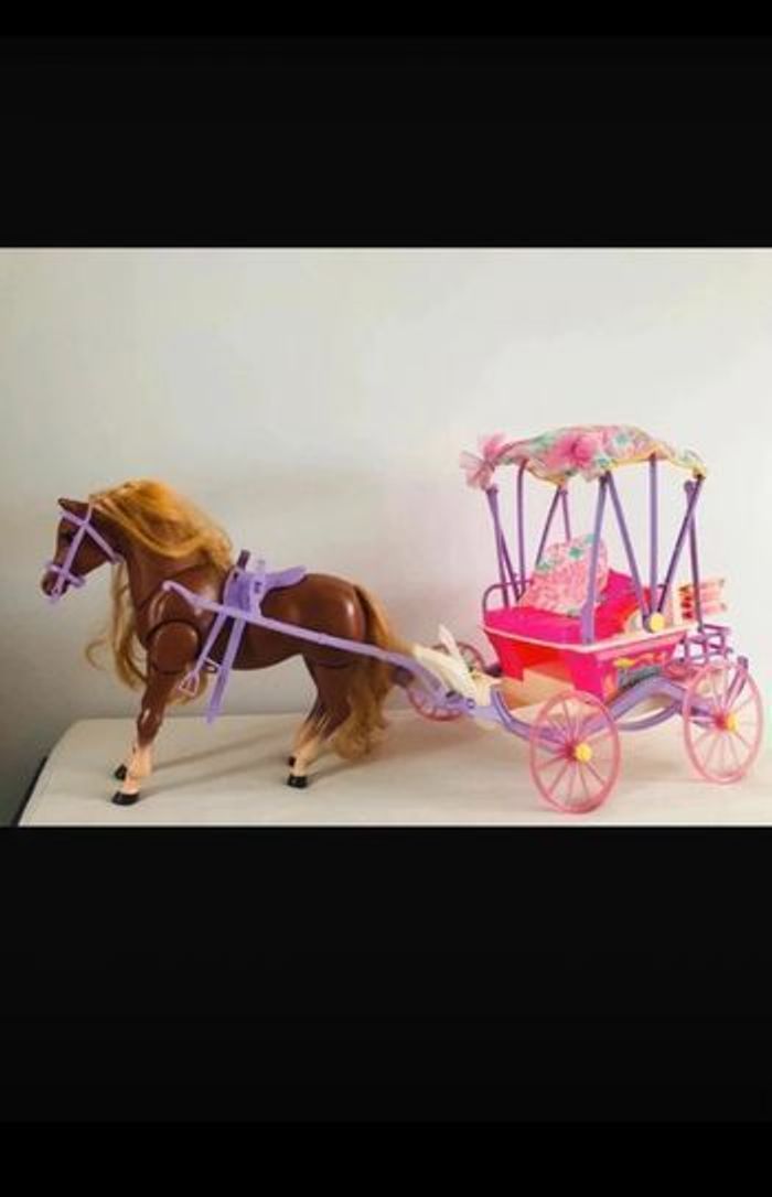 Barbie vintage années 90 cheval et sa calèche - photo numéro 1